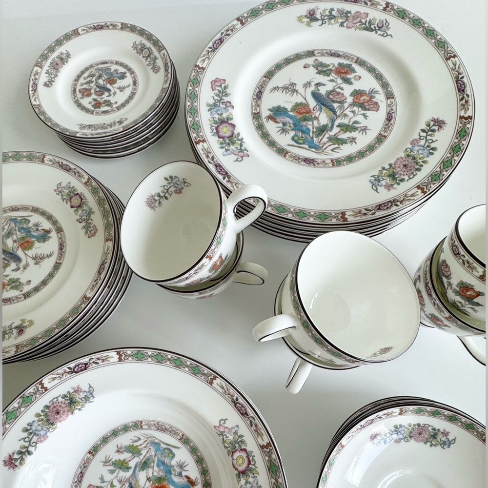 Wedgwood Kutani Crane Bone China - 36 Piece Set - 6 Place Settings